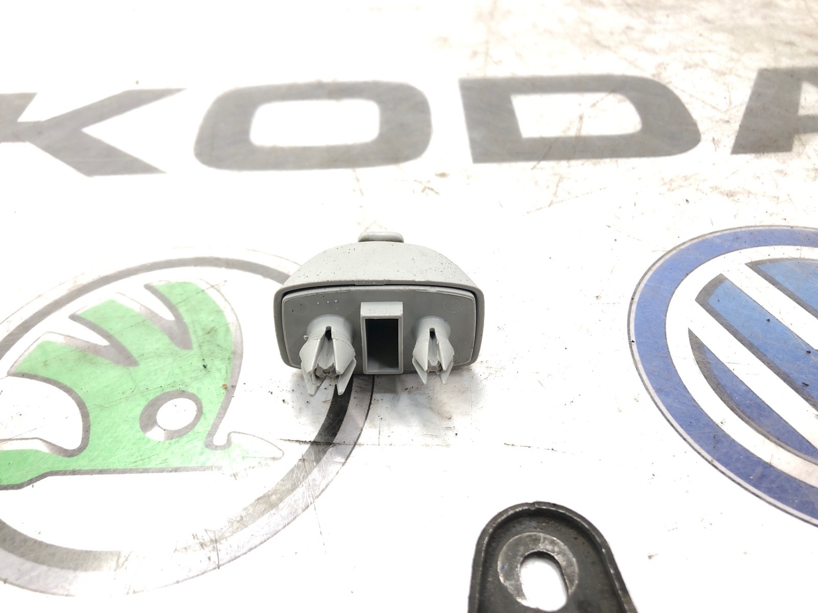 Кронштейн солнцезащитного козырька, 500 рублей, Москва