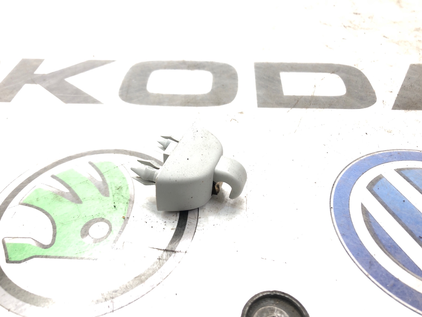 Кронштейн солнцезащитного козырька, 500 рублей, Москва