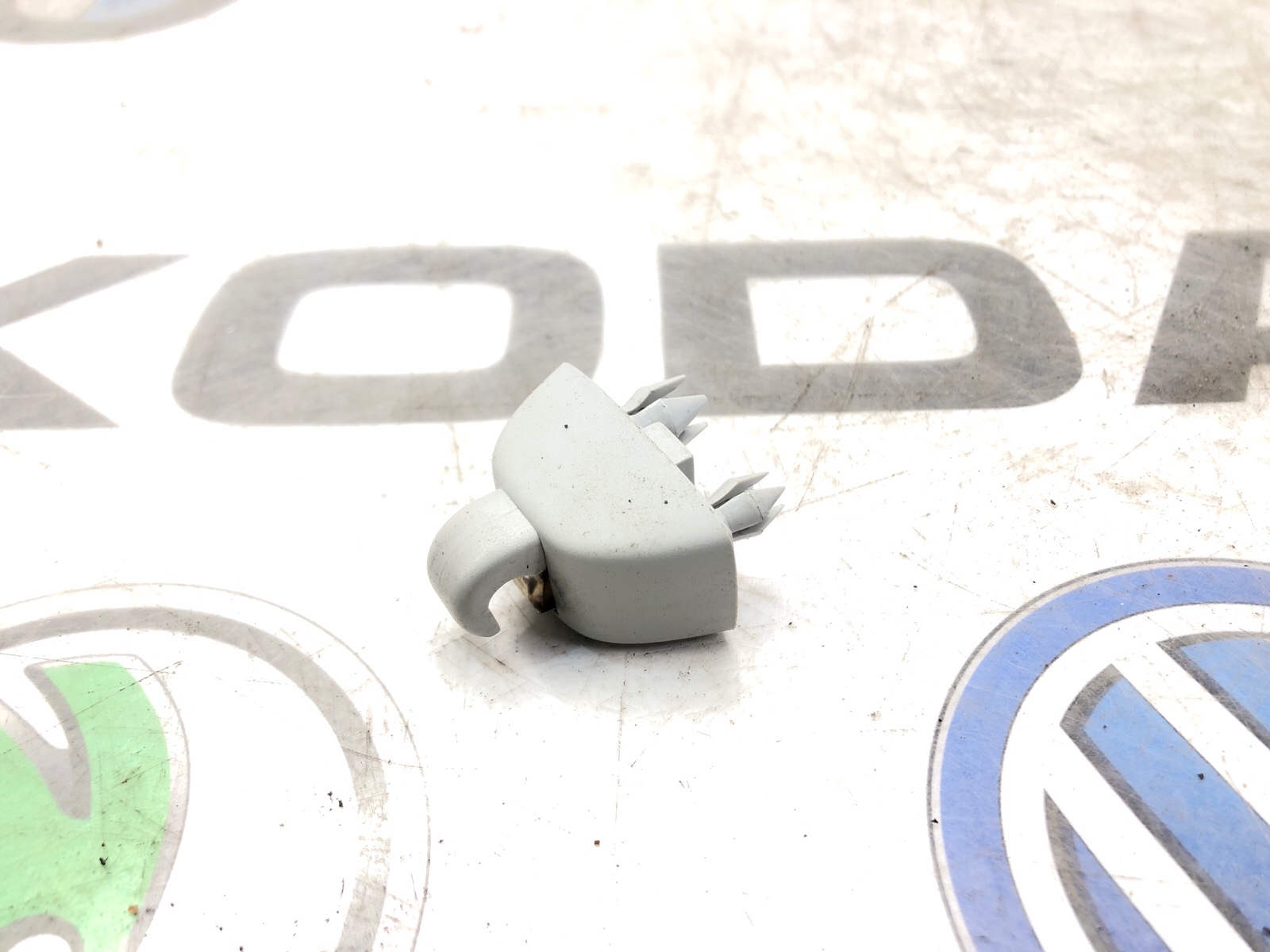 Кронштейн солнцезащитного козырька, 500 рублей, Москва