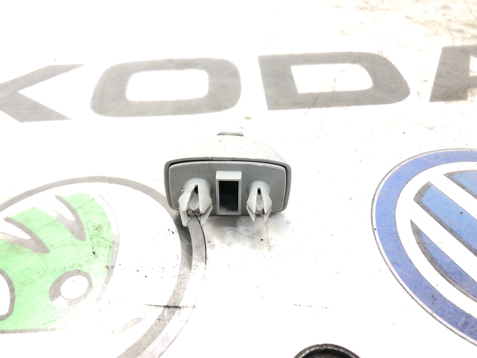 Кронштейн солнцезащитного козырька, 500 рублей, Москва