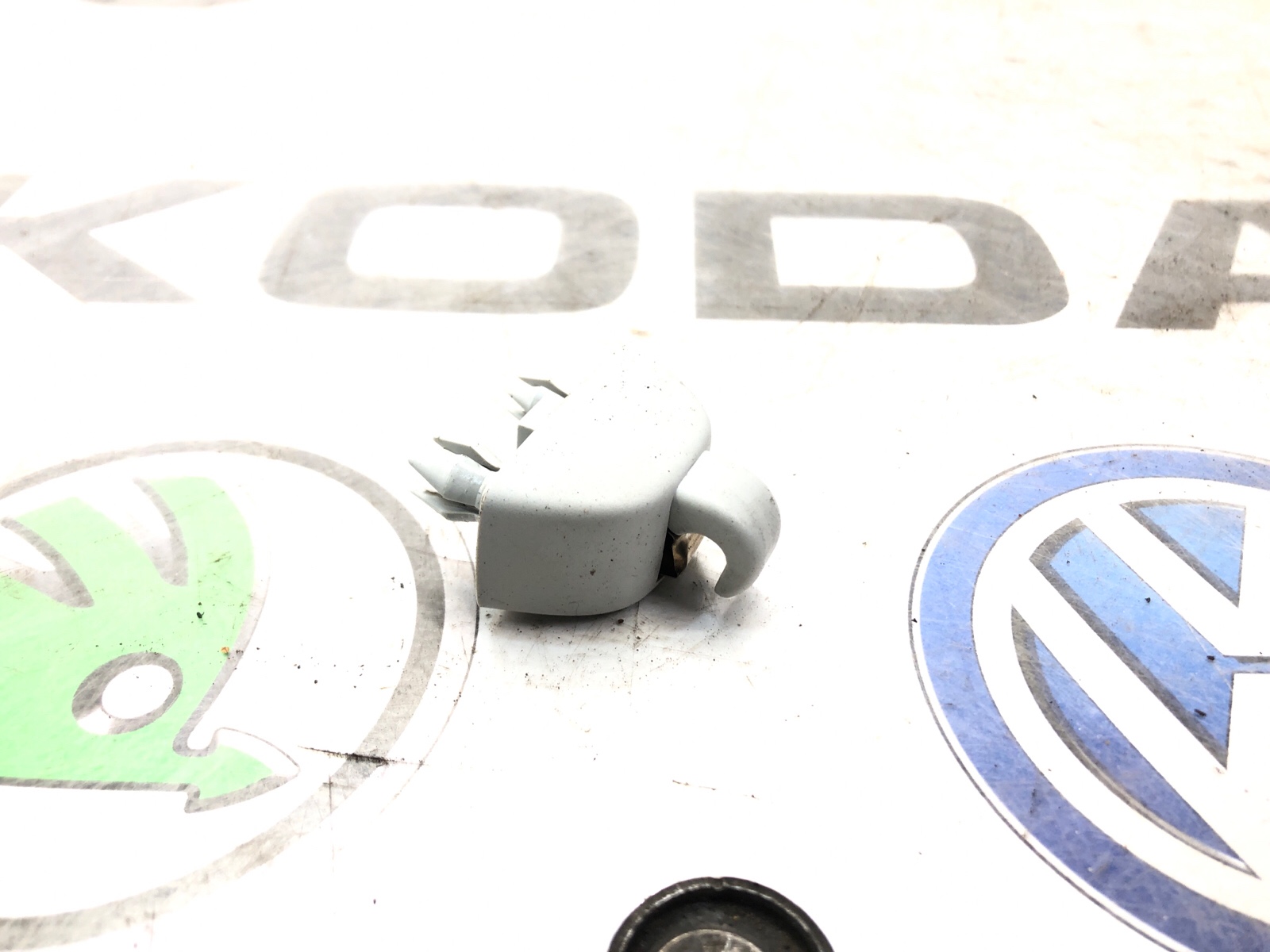 Кронштейн солнцезащитного козырька, 500 рублей, Москва