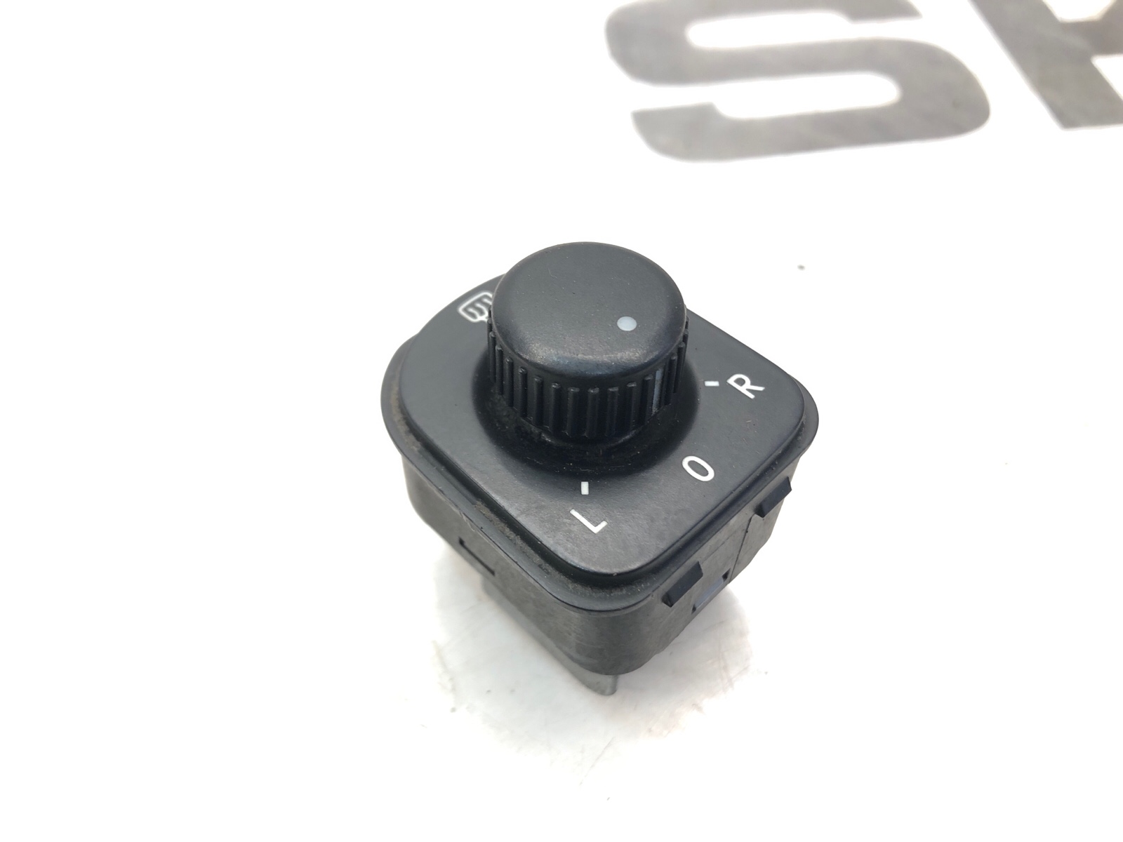 кнопка регулировки зеркал, 1000 рублей, Москва