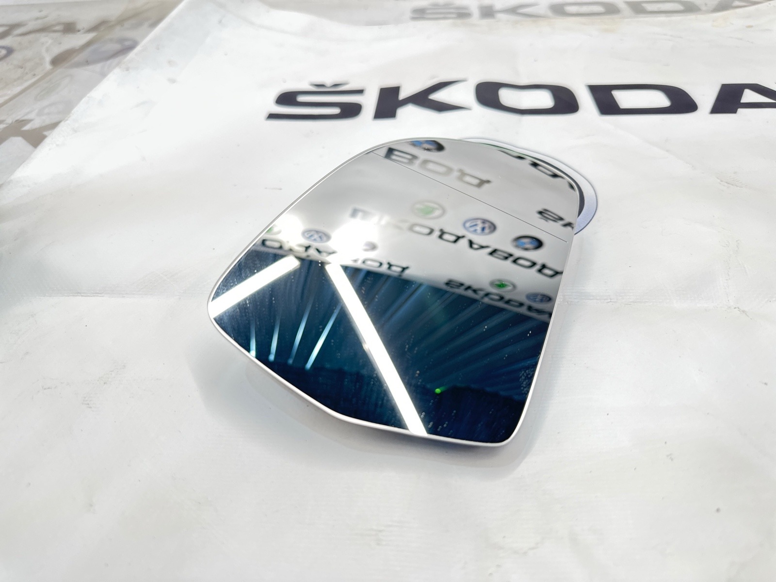 Зеркальный элемент, 2500 рублей, Москва