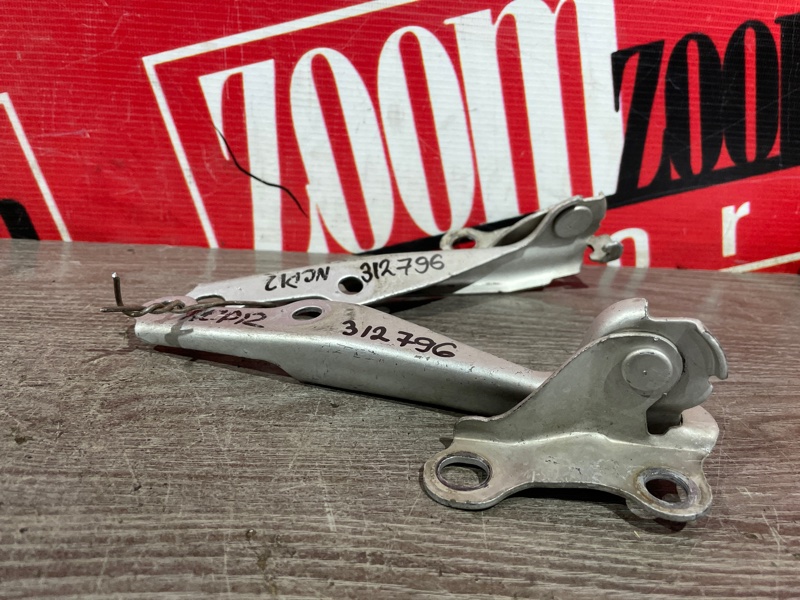 Петля (Шарнир капота), 300 рублей, Красноярск