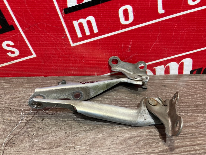 Петля (Шарнир капота), 300 рублей, Красноярск