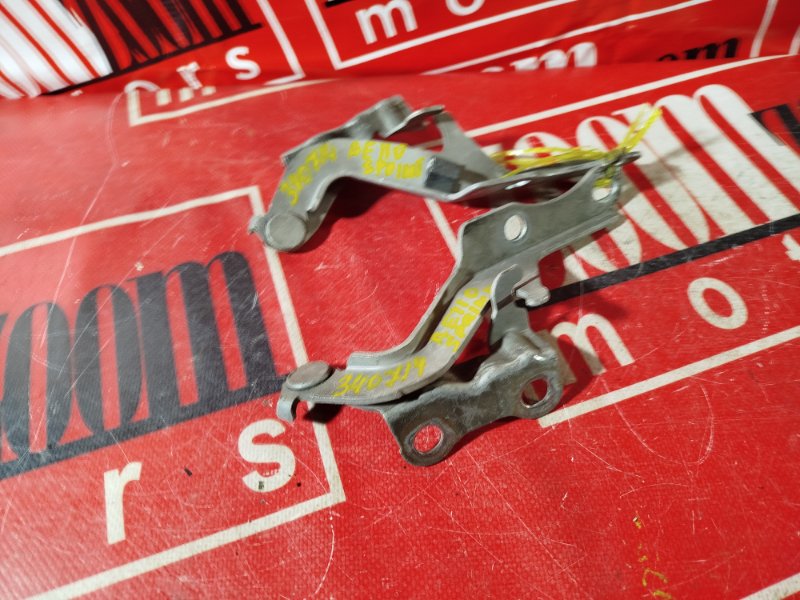 Петля (Шарнир капота), 1000 рублей, Красноярск