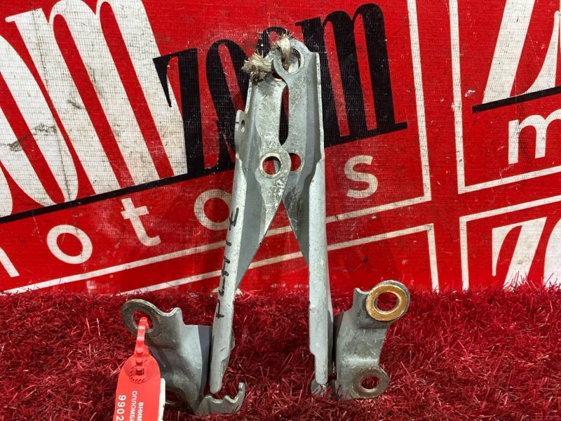 Петля (Шарнир капота), 300 рублей, Красноярск