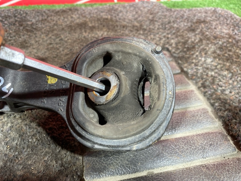 Подушка двигателя, 1000 рублей, Солонцы