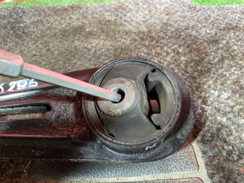 Подушка двигателя, 1400 рублей, Солонцы