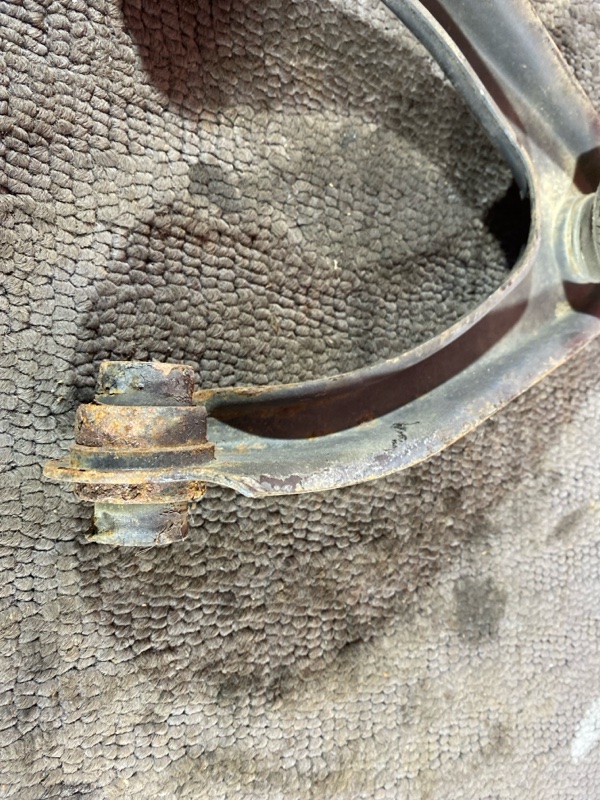 Рычаг подвески верхний, 1900 рублей, Солонцы