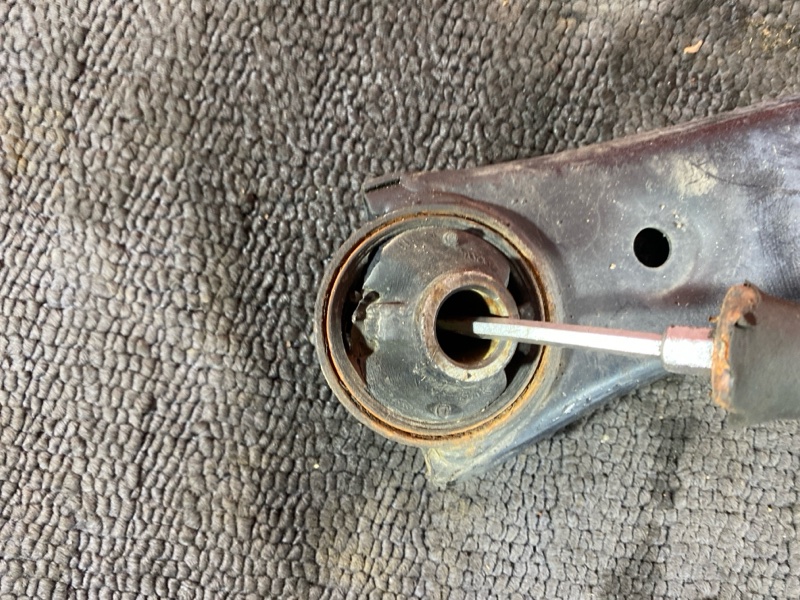 Рычаг подвески нижний, 1000 рублей, Солонцы