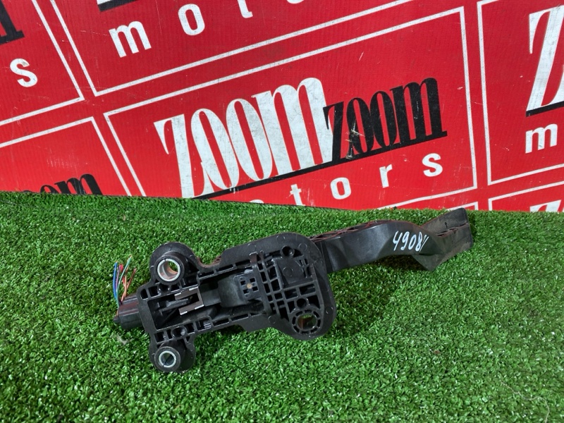 Педаль газа, 500 рублей, Красноярск