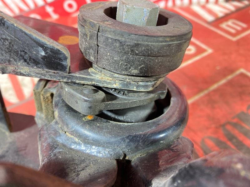 Подушка двигателя, 2000 рублей, Солонцы