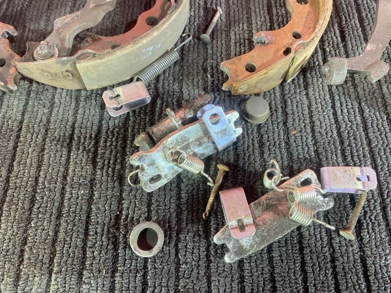 Колодки тормозные, 1000 рублей, Солонцы