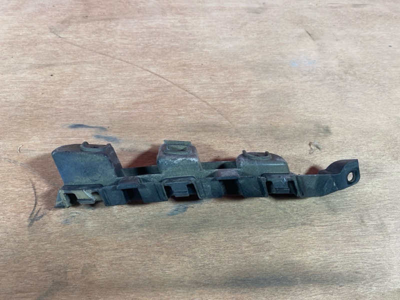 Кронштейн бампера, 500 рублей, Солонцы