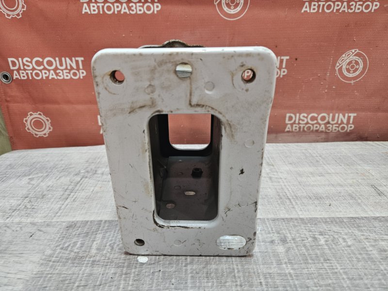 Кронштейн усилителя бампера, 1350 рублей, Красноярск