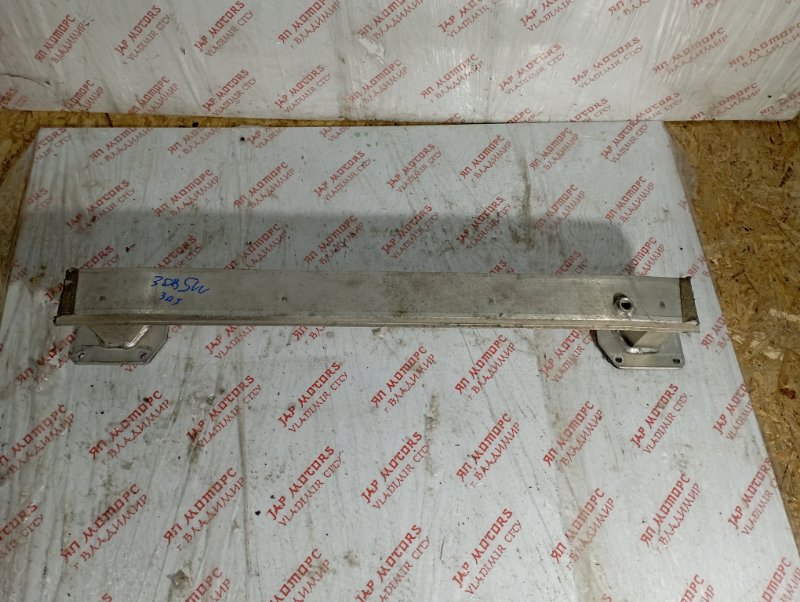 Усилитель бампера, 2000 рублей, Владимир