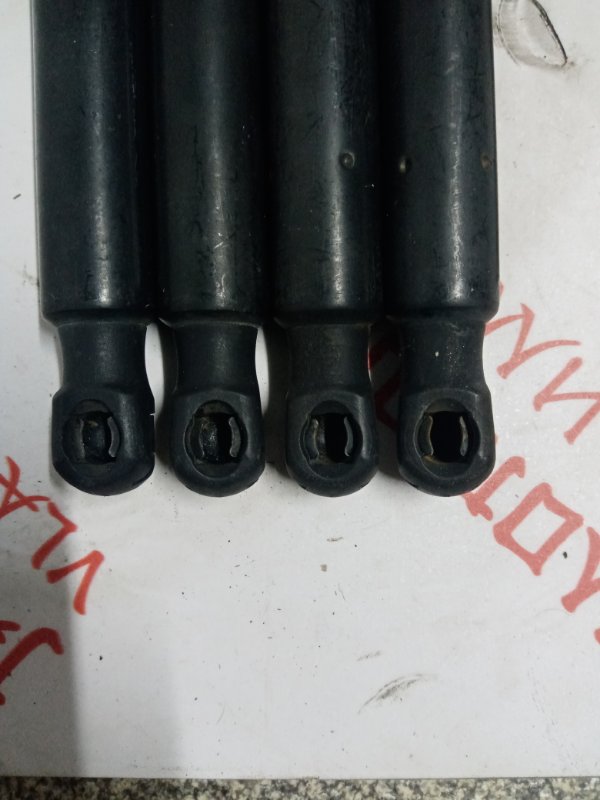 Упор капота, 1000 рублей, Владимир