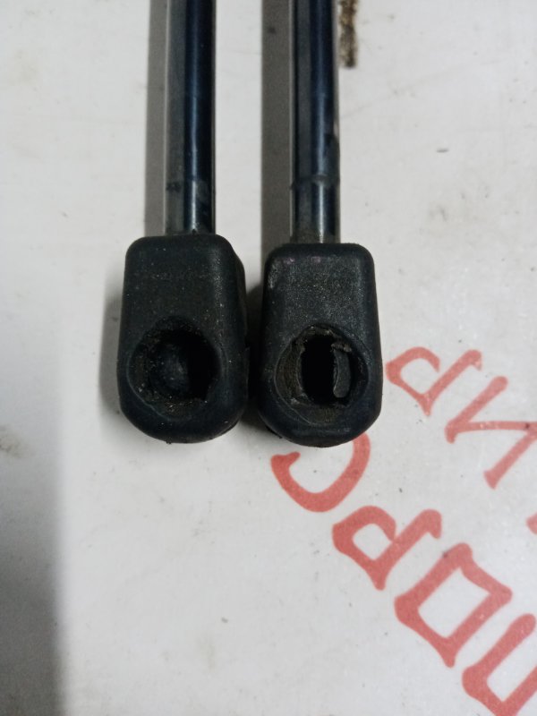 Упор капота, 2000 рублей, Владимир