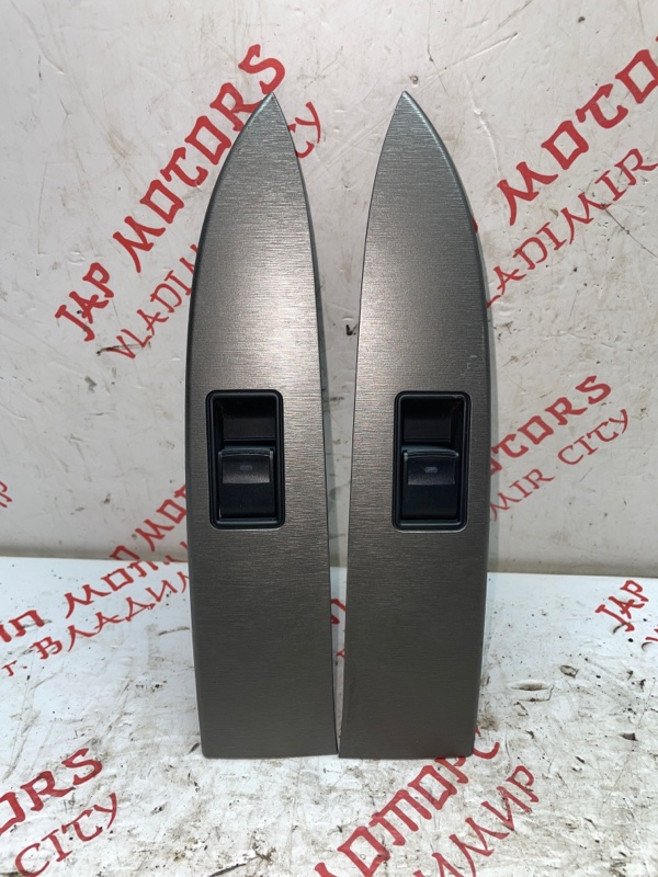 Кнопка стеклоподъемника, 1000 рублей, Владимир