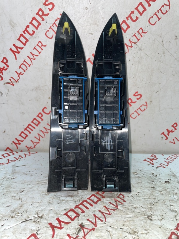 Кнопка стеклоподъемника, 1000 рублей, Владимир