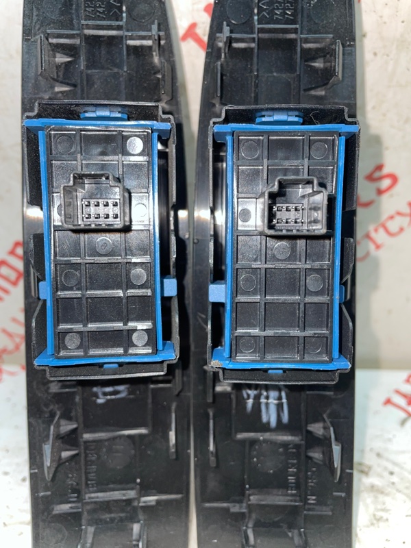 Кнопка стеклоподъемника, 1000 рублей, Владимир