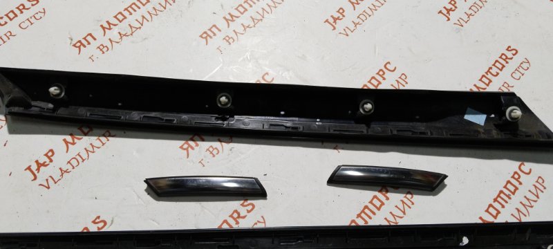 Молдинг лобового стекла, 4000 рублей, Владимир