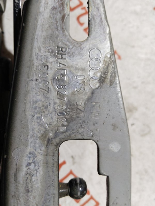 Петля крышки багажника, 1000 рублей, Владимир