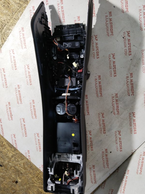 Консоль между сидений, 15000 рублей, Владимир