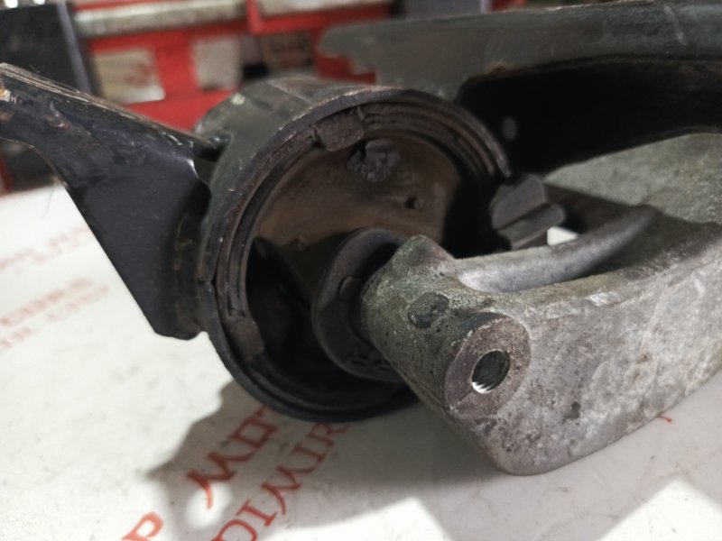 Подушка двигателя, 2000 рублей, Владимир