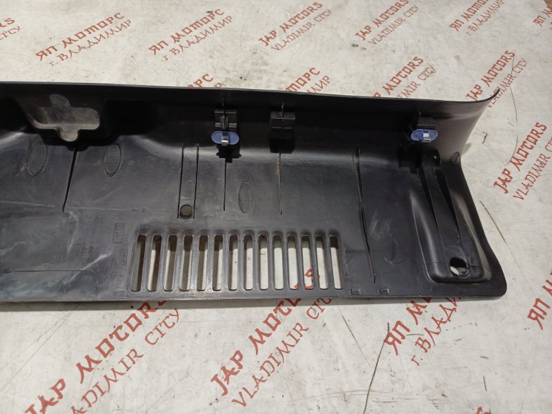 Накладка замка багажника, 2500 рублей, Владимир