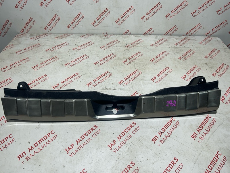 Накладка замка багажника, 4000 рублей, Владимир