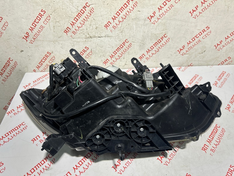 Фара галогеновая, 18000 рублей, Владимир