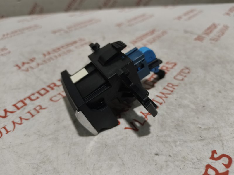 Кнопка стояночного тормоза, 2000 рублей, Владимир