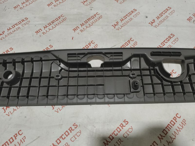 Накладка замка багажника, 3000 рублей, Владимир