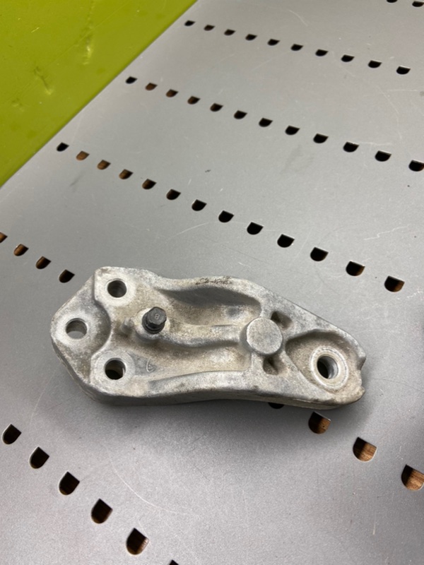 Кронштейн двигателя, 1000 рублей, Калининград