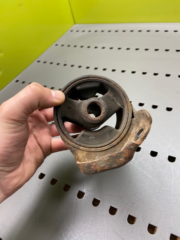 Подушка двигателя, 1000 рублей, Калининград