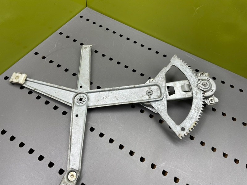 Стеклоподъемник, 1000 рублей, Калининград