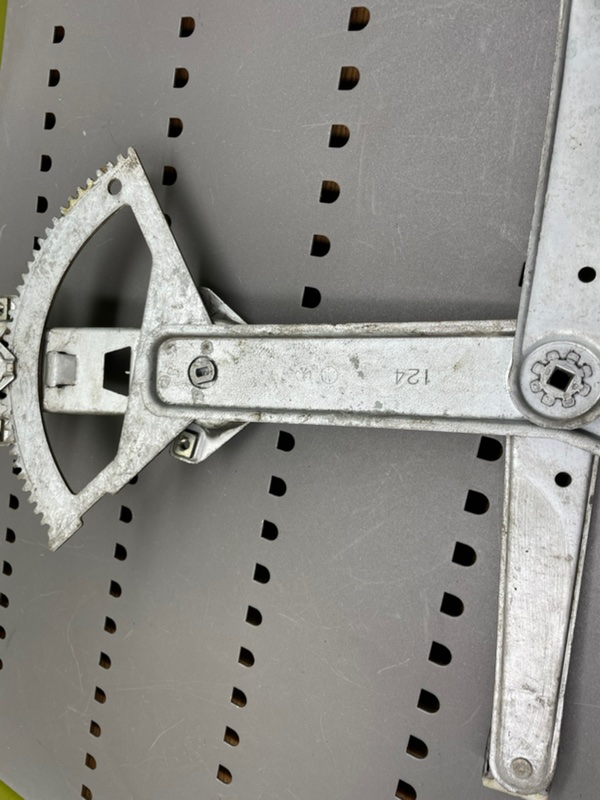 Стеклоподъемник, 1000 рублей, Калининград