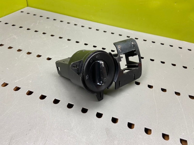 Тумблер света, 1000 рублей, Калининград