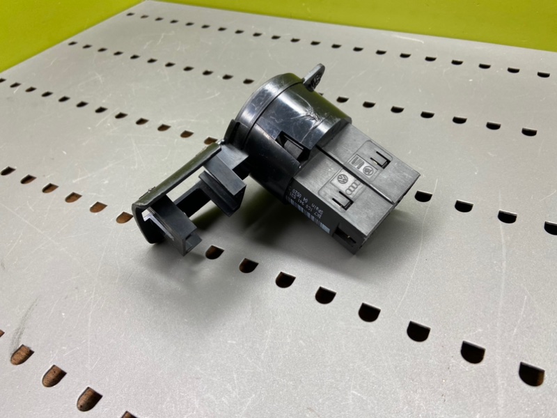 Тумблер света, 1000 рублей, Калининград