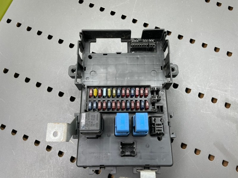 Блок предохранителей, 2000 рублей, Калининград