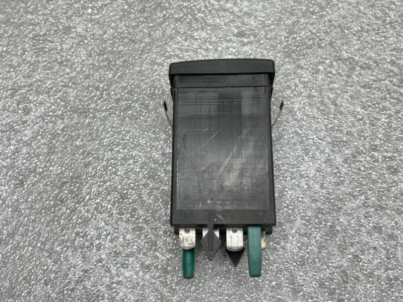 Кнопка обогрева сидений, 1000 рублей, Калининград