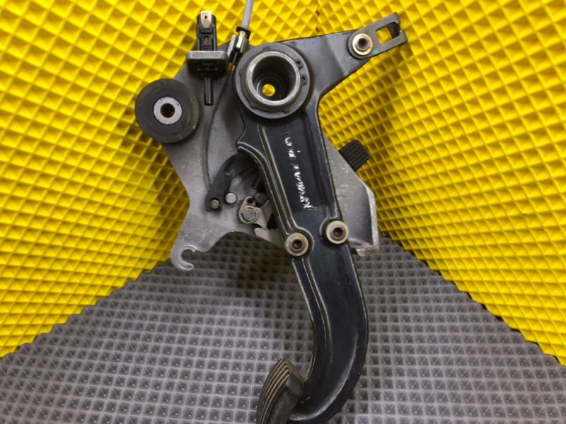 Педаль стояночного тормоза, 1000 рублей, Калининград