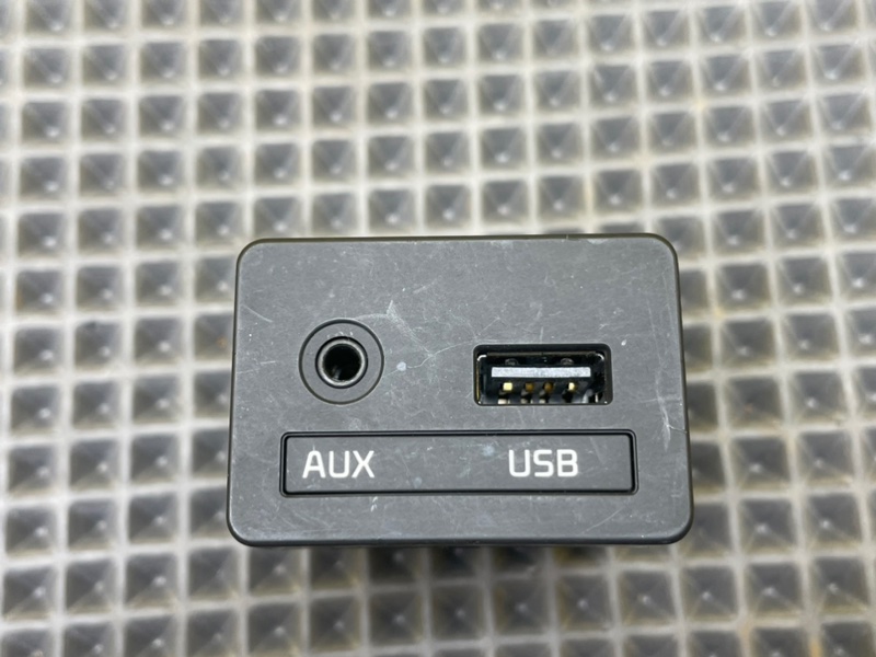 Разъём AUX/USB, 1900 рублей, Калининград