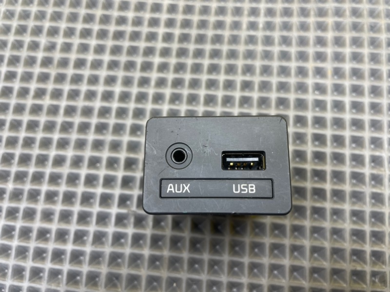 Разъём AUX/USB, 1400 рублей, Калининград