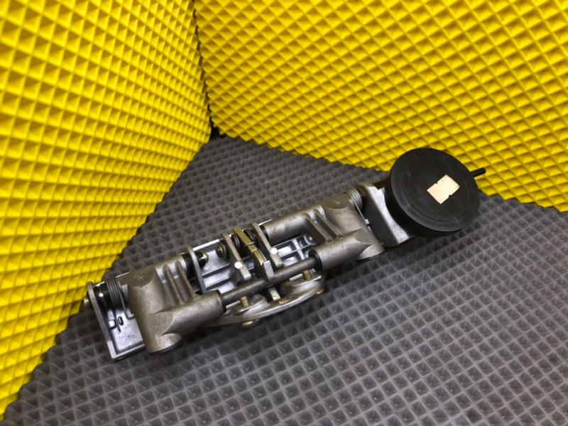 Механизм подголовников, 1000 рублей, Калининград