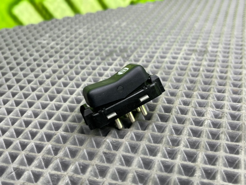 Кнопка обогрева заднего стекла, 700 рублей, Калининград