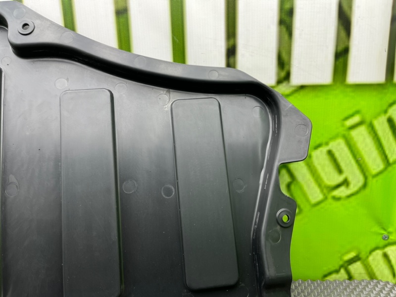 Накладка крыла, 1000 рублей, Калининград