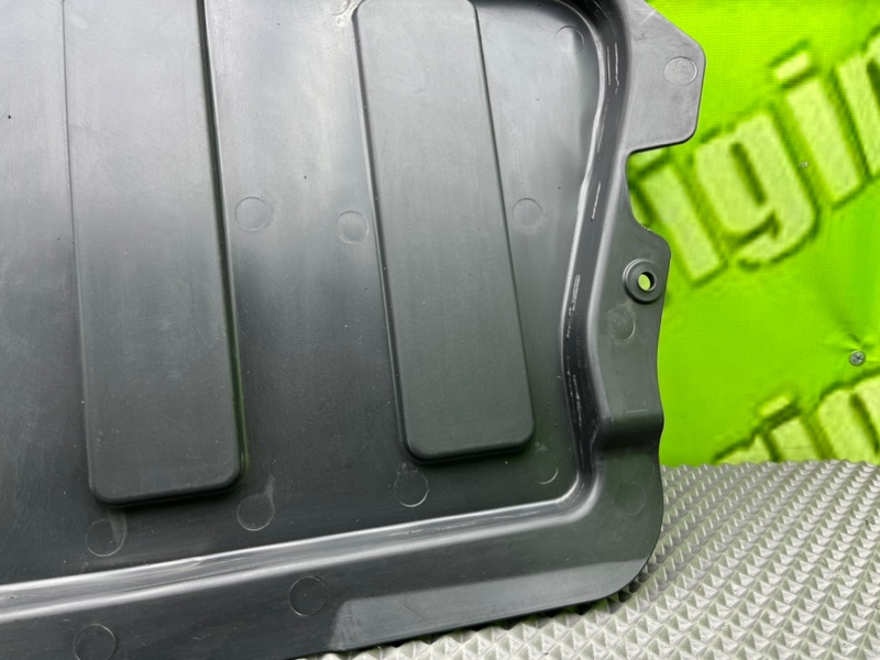 Накладка крыла, 1000 рублей, Калининград